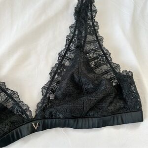 Victoria’s Secret Black Lace Bralette • Sz M
